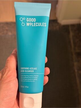 Good Molecules Soothing Azelaic Acid Cleanser - NEW